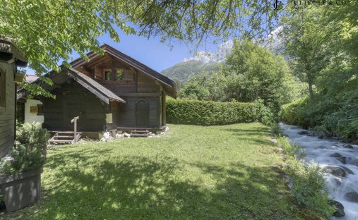 House in Chamonix-Mont-Blanc, Auvergne-Rhône-Alpes, France 1