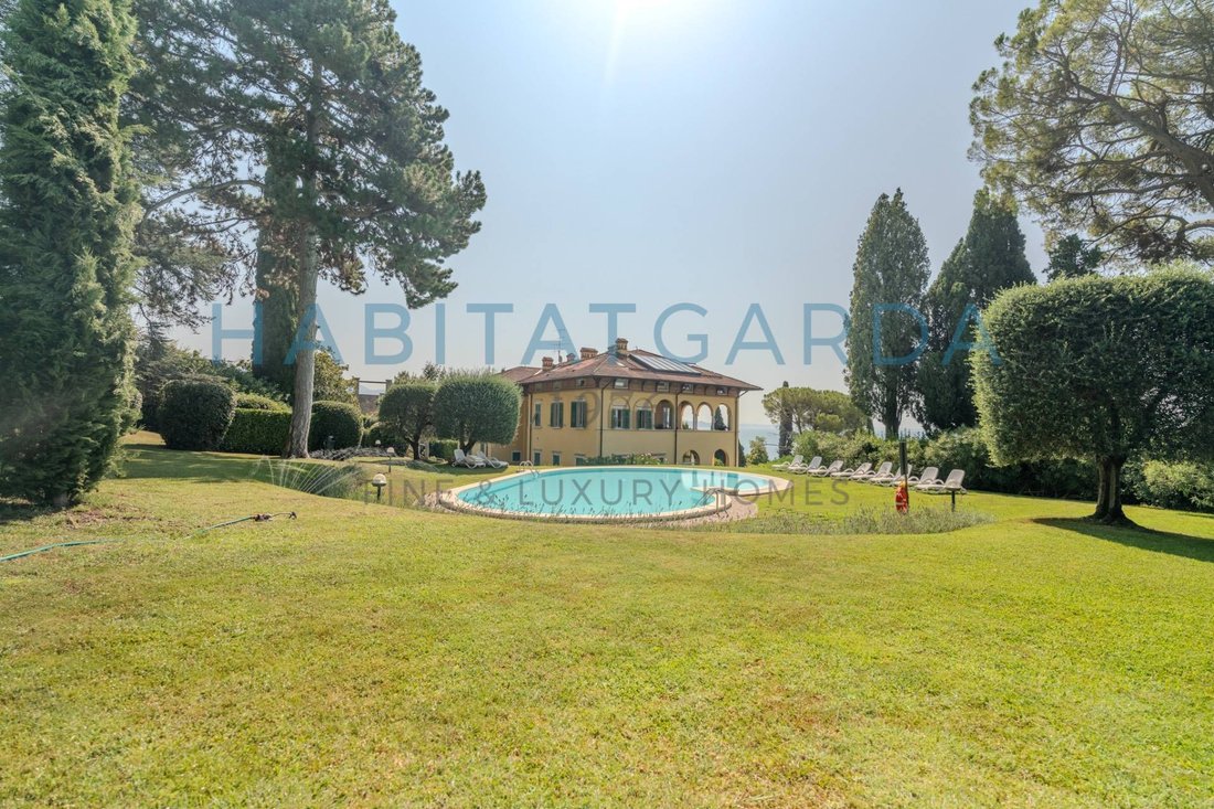 Apartment in Gardone Riviera, Lombardy, Italy 1 - 18699918