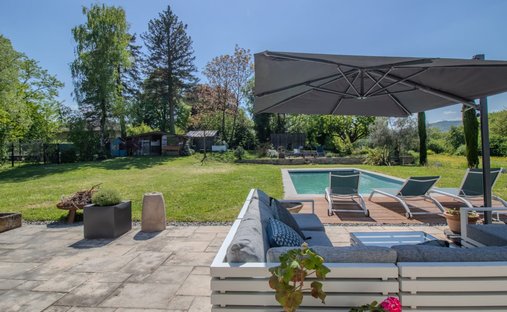 Villa in Fontaines-Saint-Martin, Auvergne-Rhône-Alpes, France 1
