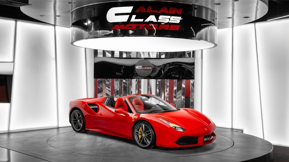 Cabriolet in Dubai, United Arab Emirates 1 - 18700448