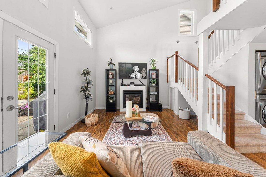 House in North Vancouver, British Columbia, Canada 2 - 18700347