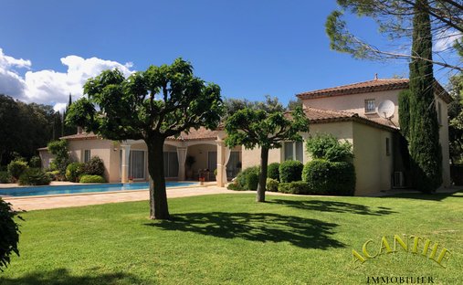 Villa in Centre Ville, Castries, France 1