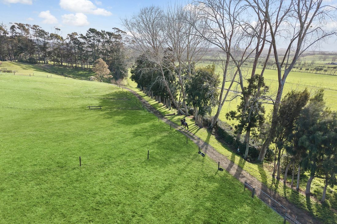 House in Helensville, Auckland, New Zealand 3 - 18700169