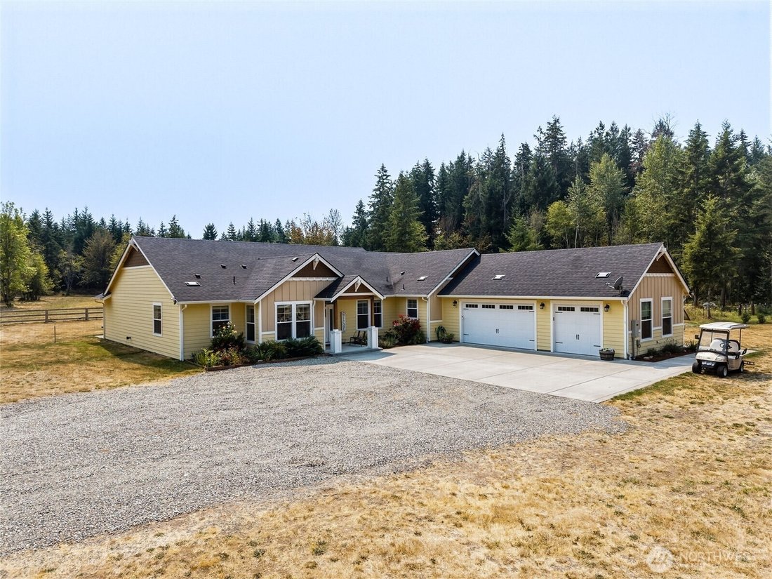 House in Yelm, Washington, United States 1 - 18699974