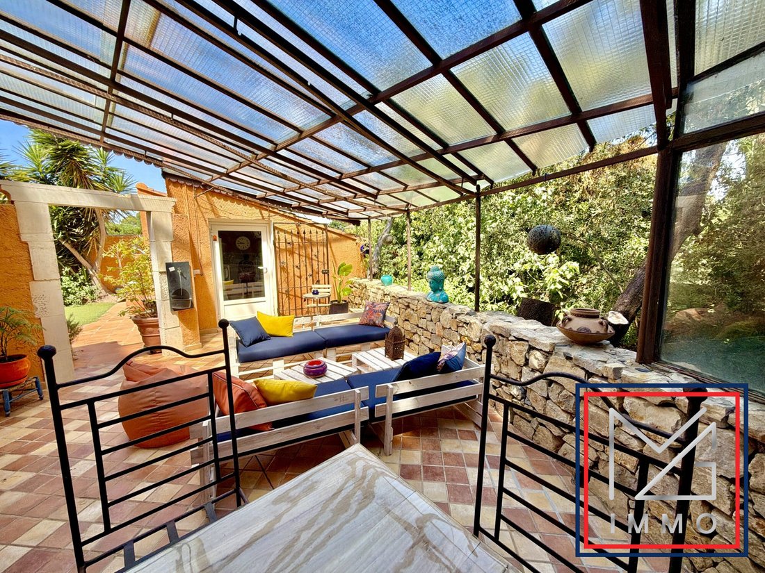 Villa in Six-Fours-les-Plages, Provence-Alpes-Côte d'Azur, France 4 - 18700252