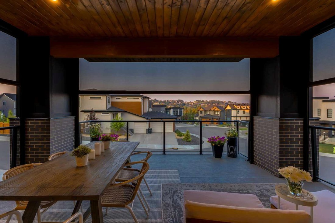 House in Calgary, Alberta, Canada 3 - 18699921