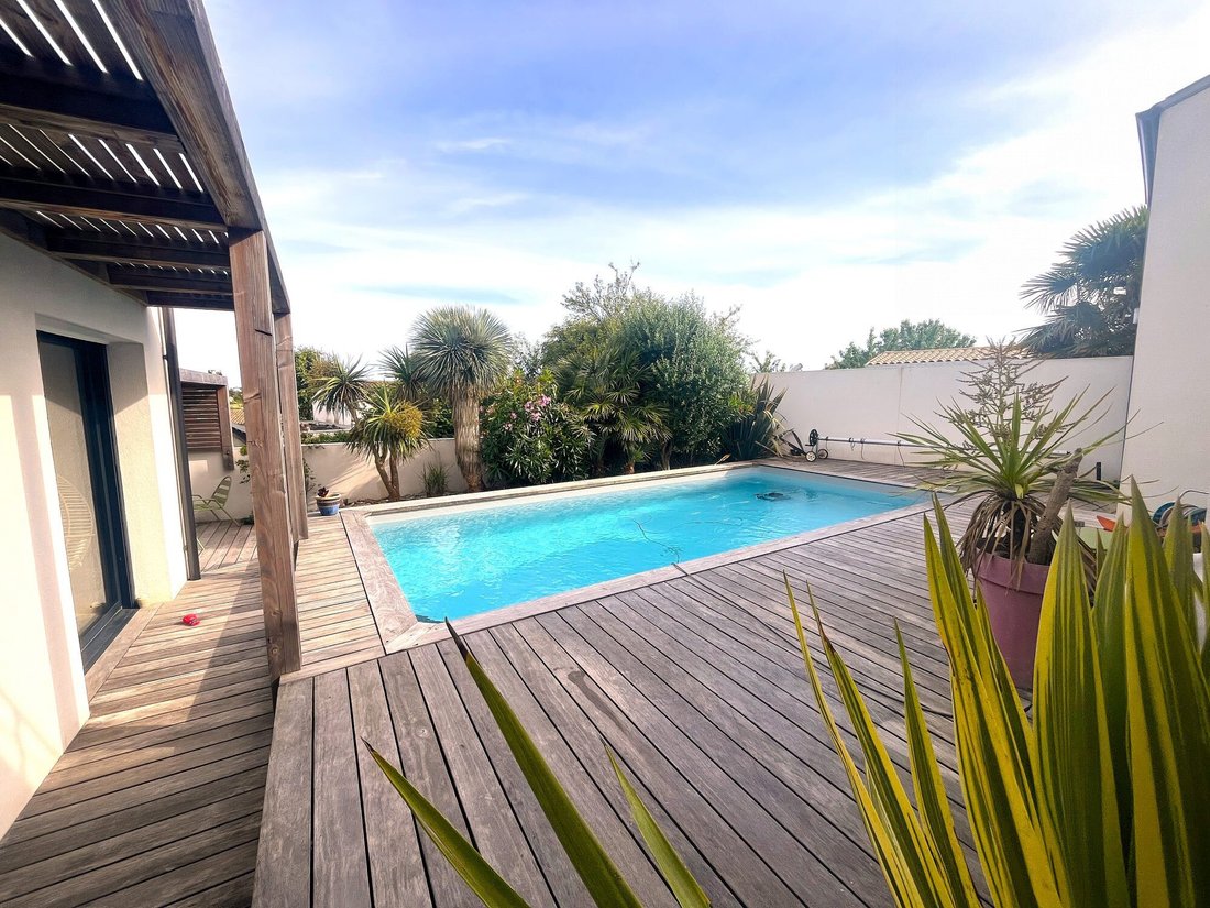 Villa in Sud, Nieul-sur-Mer, France 1 - 18700412