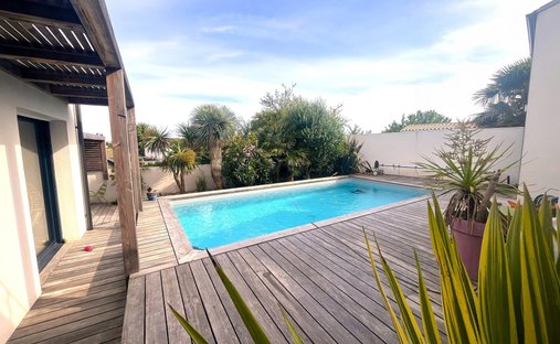 Villa in Sud, Nieul-sur-Mer, France 1