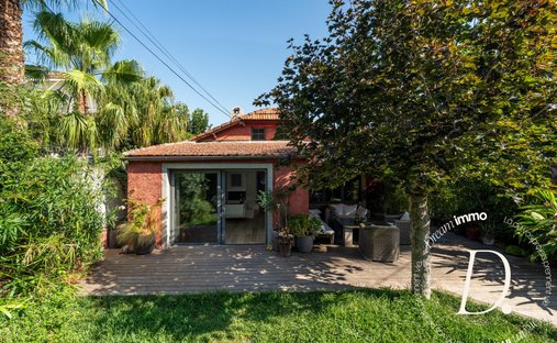 Villa in Aguillon, Toulon, France 1