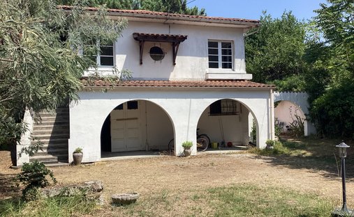 Villa in Le Verdon-sur-Mer, Nouvelle-Aquitaine, France 1