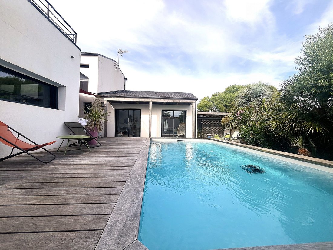 Villa in Sud, Nieul-sur-Mer, France 2 - 18700412