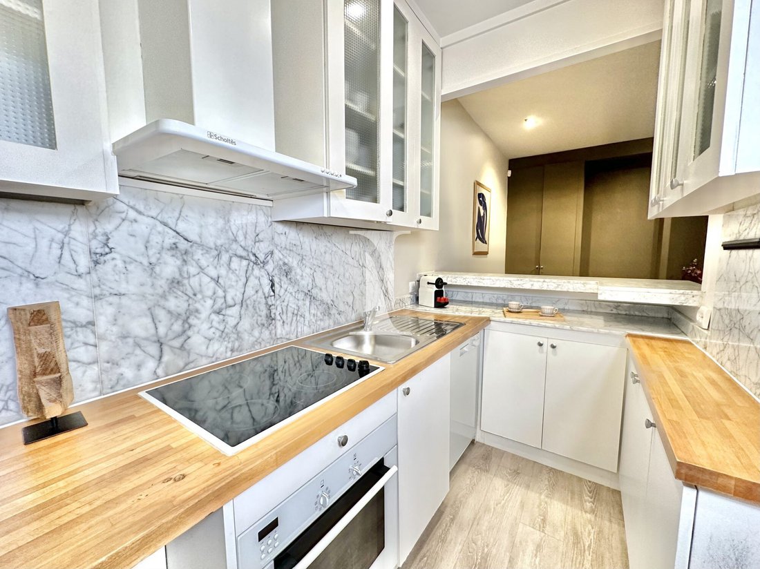 Apartment in Invalides, Paris 7e Arrondissement, Paris 4 - 18700390