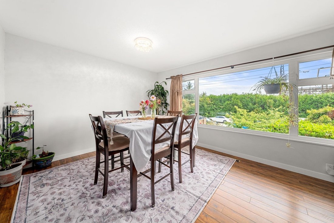 House in North Vancouver, British Columbia, Canada 5 - 18700347