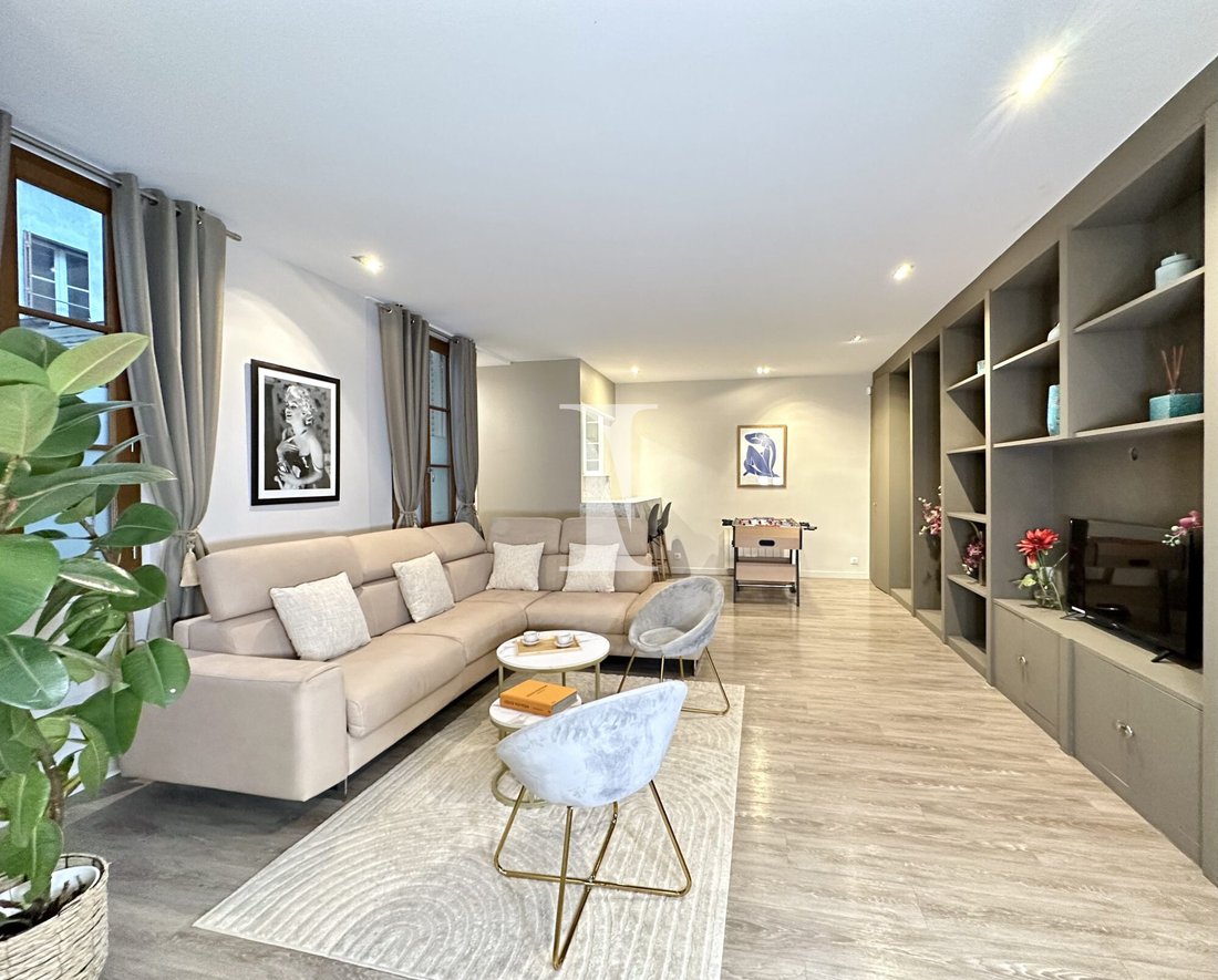 Apartment in Invalides, Paris 7e Arrondissement, Paris 2 - 18700390