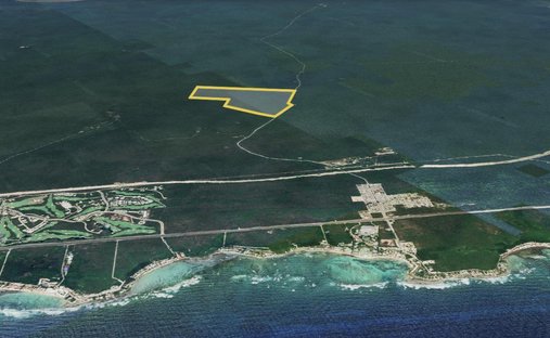 Land in Gran Bahía Príncipe, Quintana Roo, Mexico 1