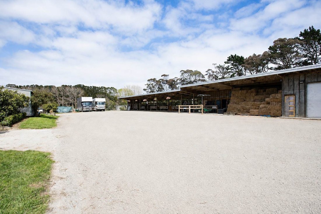 House in Helensville, Auckland, New Zealand 1 - 18700169