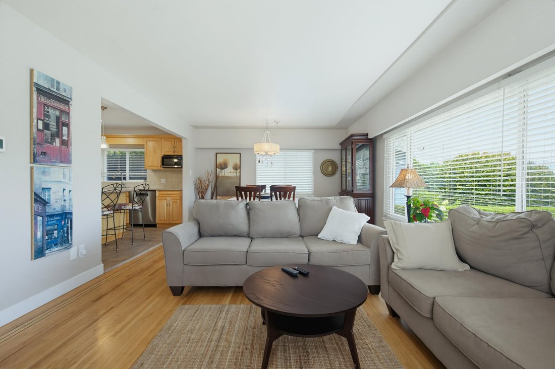 House in Coquitlam, British Columbia, Canada 2 - 18700363