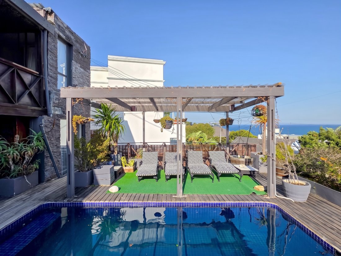 House in Bakoven, Cape Town, South Africa 4 - 18700090