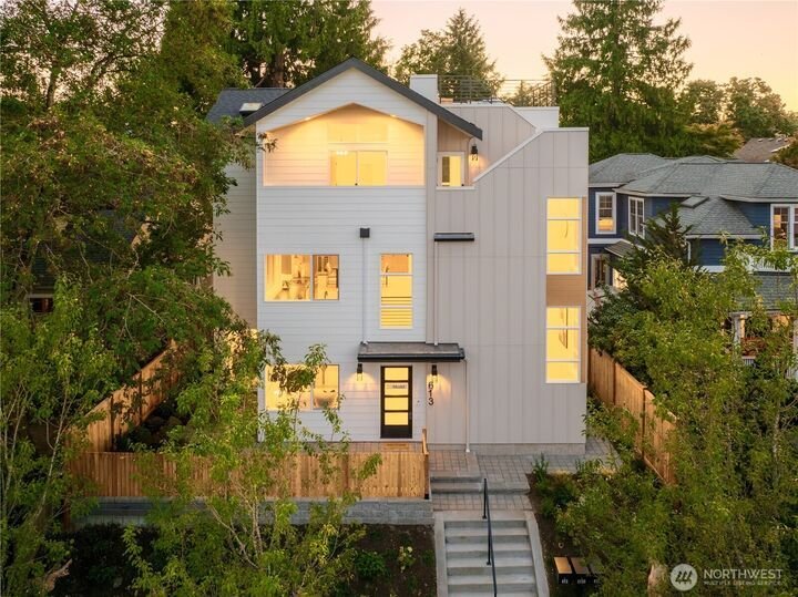 Condo in Seattle, Washington, United States 1 - 18700476