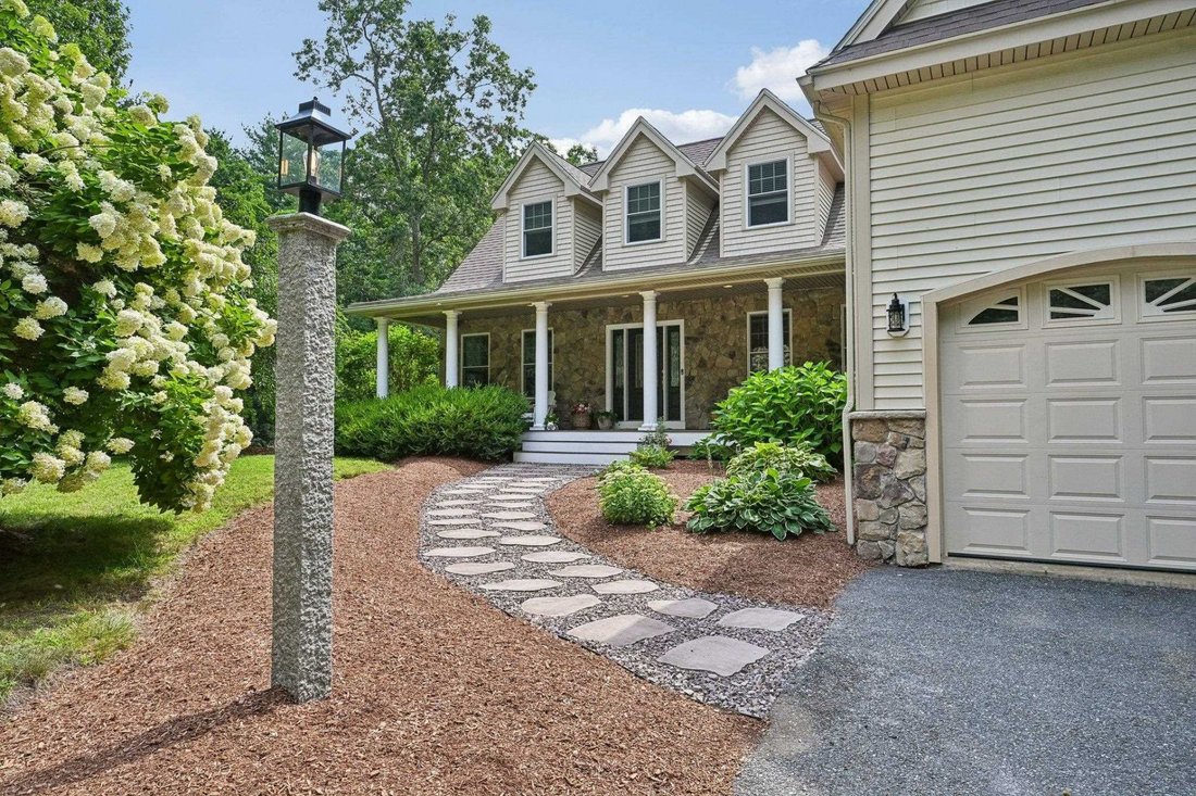 House in Pelham, New Hampshire, United States 3 - 18699972
