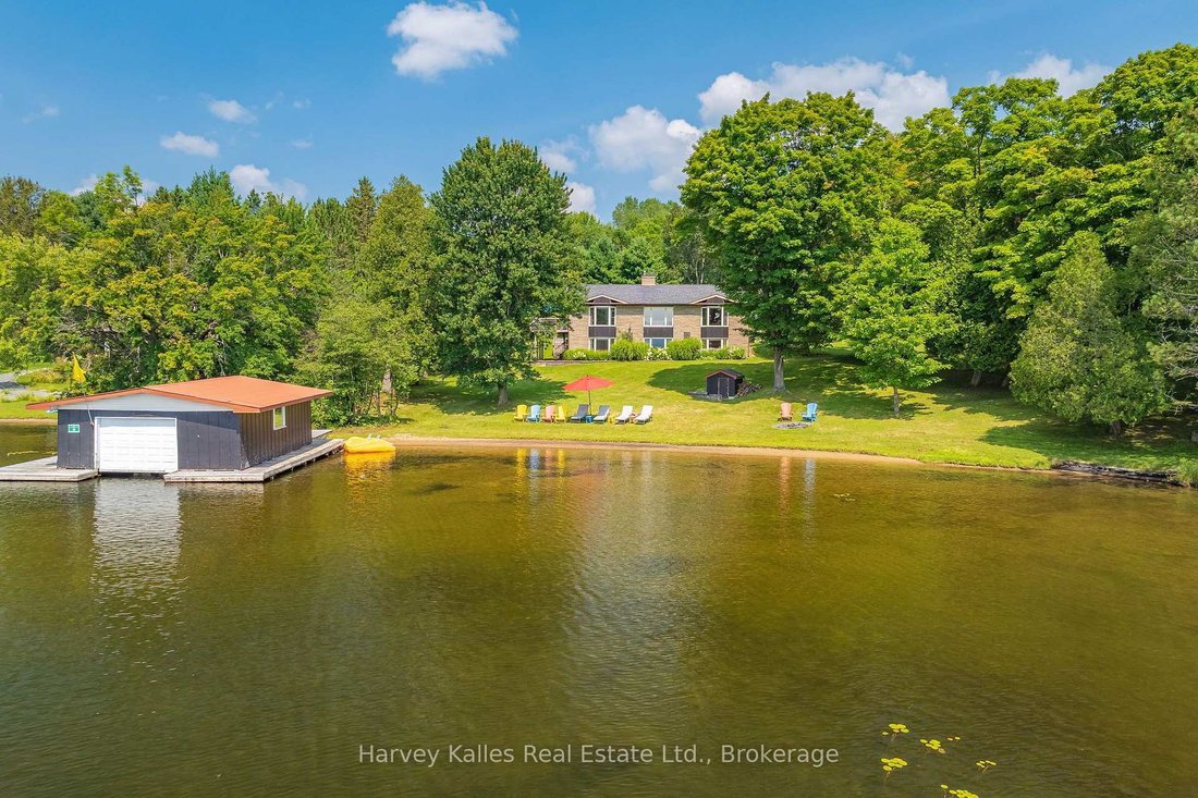 House in Huntsville, Ontario, Canada 1 - 18699953