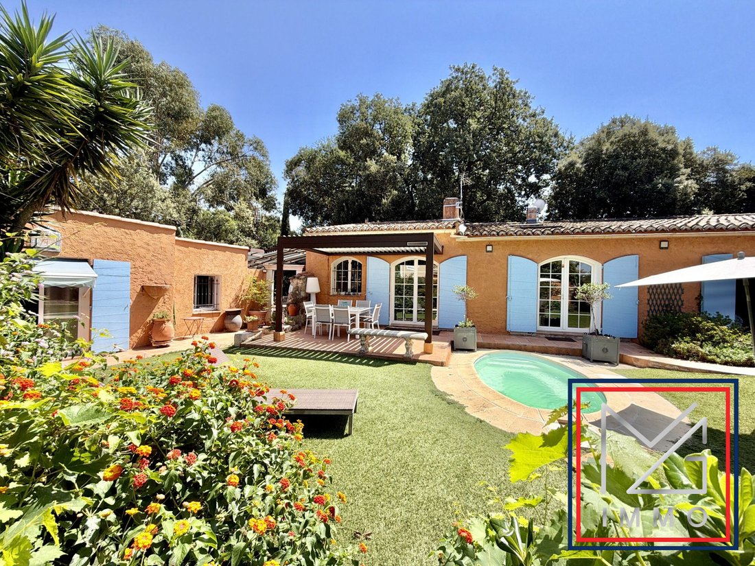 Villa in Six-Fours-les-Plages, Provence-Alpes-Côte d'Azur, France 1 - 18700252