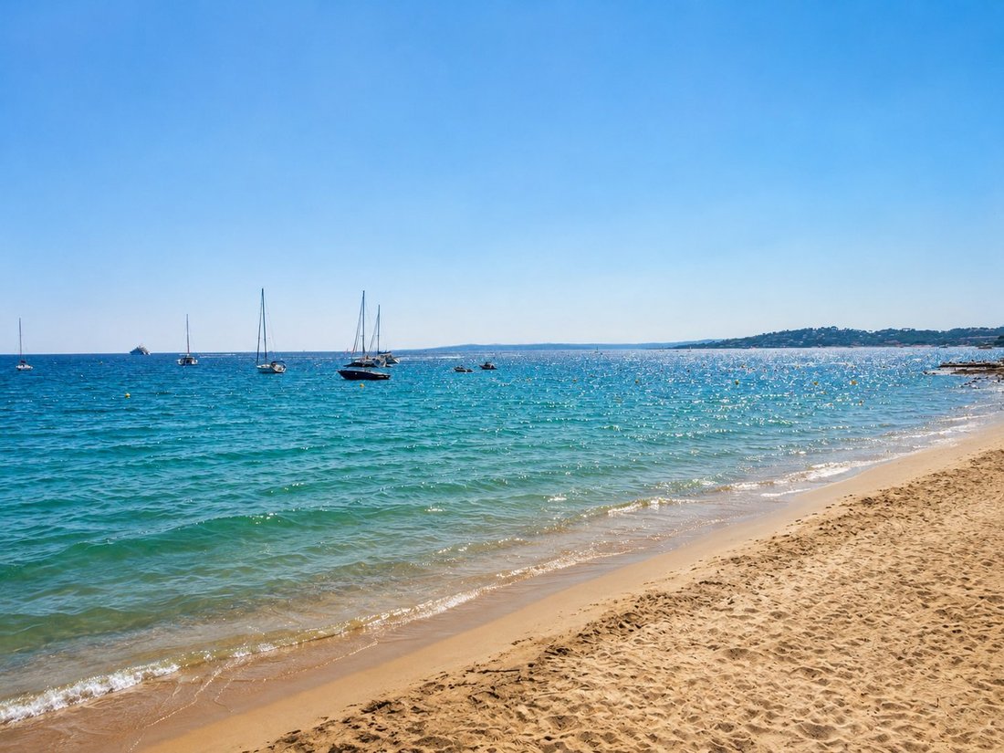 Apartment in Ville-Les Saquedes-Le Bouillonnet, Sainte-Maxime, France 3 - 18700274