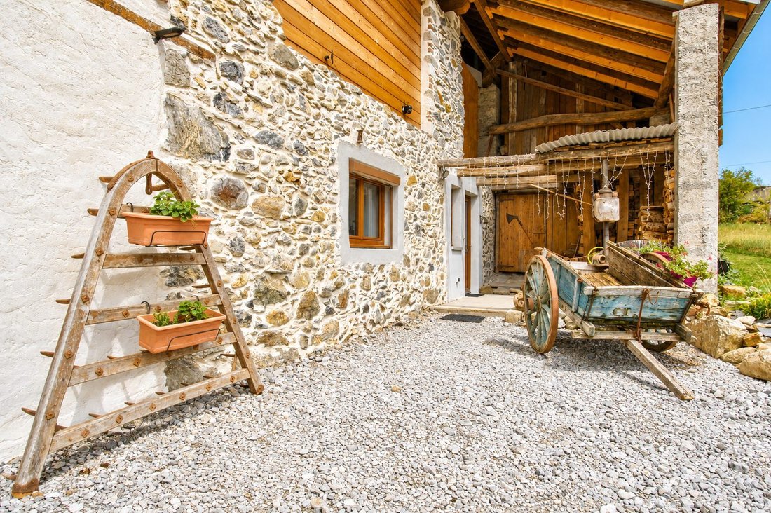 Farm Ranch in Gilly-sur-Isere, Auvergne-Rhône-Alpes, France 1 - 18700354