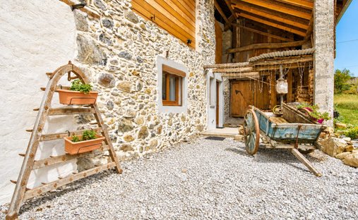 Farm Ranch in Gilly-sur-Isere, Auvergne-Rhône-Alpes, France 1