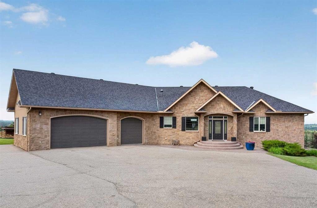 House in De Winton, Alberta, Canada 1 - 18699934
