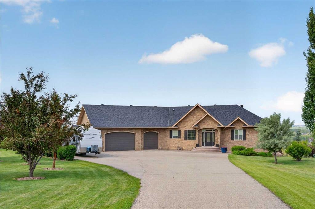 House in De Winton, Alberta, Canada 3 - 18699934