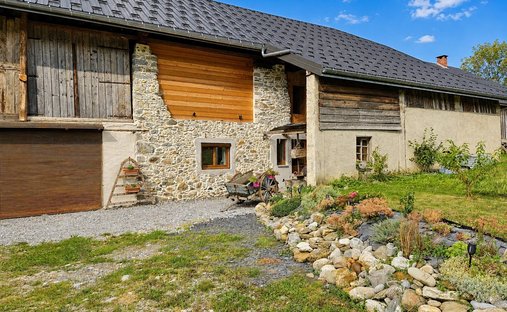 Farm Ranch in Gilly-sur-Isere, Auvergne-Rhône-Alpes, France 1