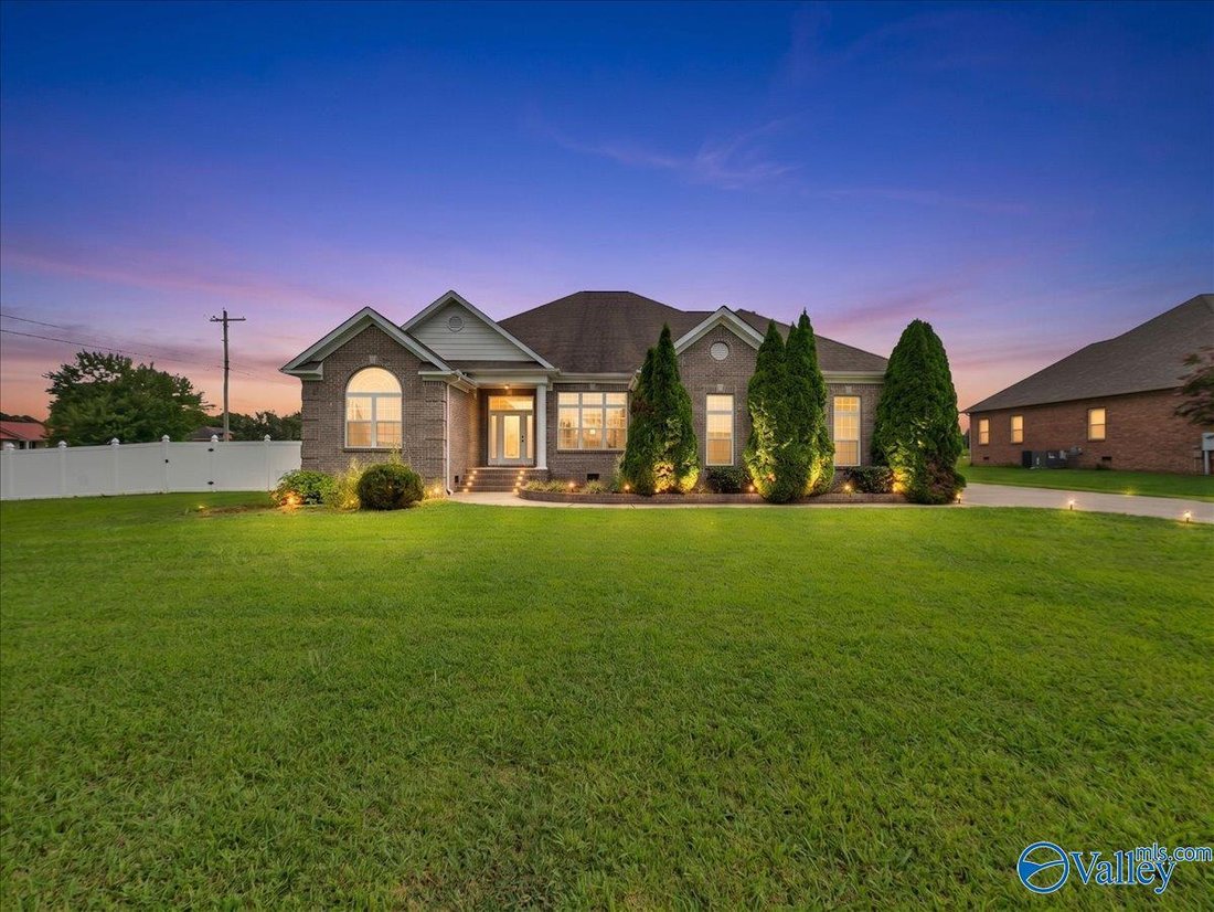 House in Elkmont, Alabama, United States 1 - 18700739