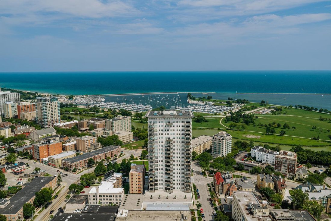 Condo in Milwaukee, Wisconsin, United States 1 - 18700606