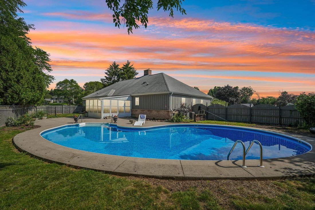 House in Brookfield, Wisconsin, United States 3 - 18700609