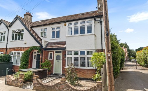 House in Richmond Upon Thames, England 1
