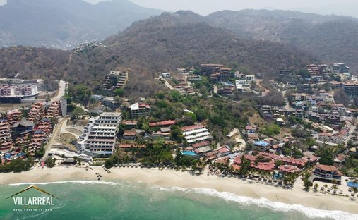 Land in Zihuatanejo, Guerrero, Mexico 1