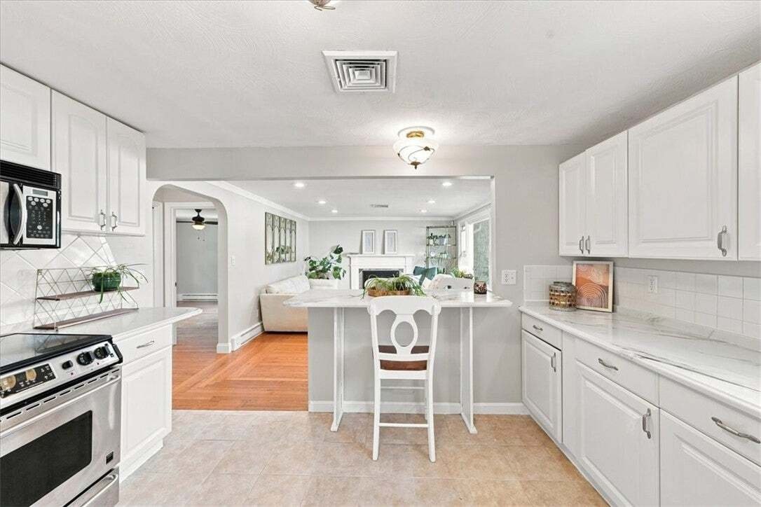 House in Cranston, Rhode Island, United States 4 - 18700582