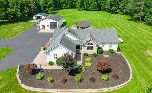 House in Garrettsville, Ohio, United States 1