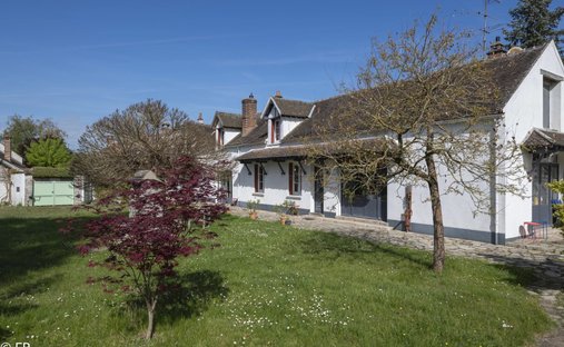 Maison à Le Vaudoué, Île-de-France, France 1