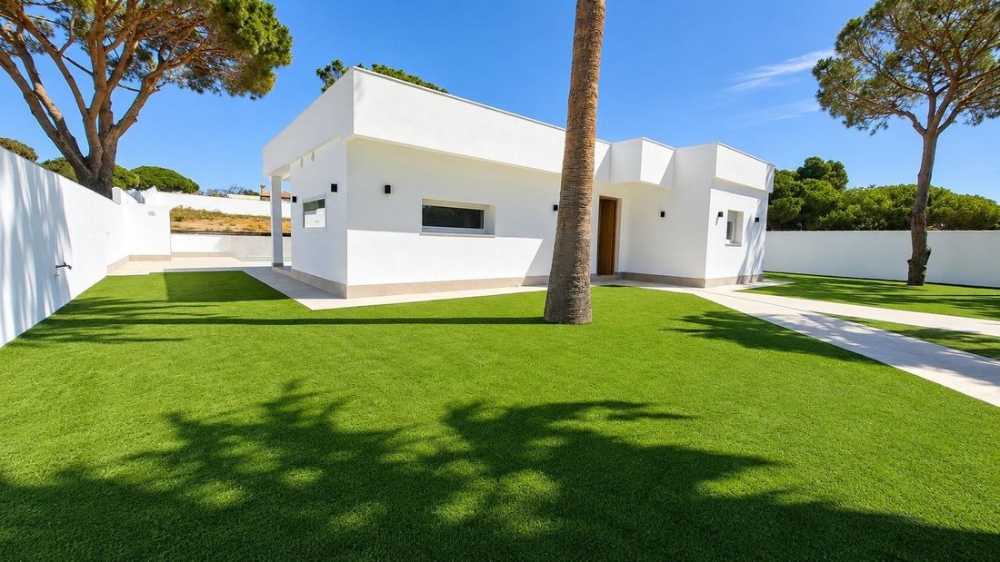 Villa in Chiclana de la Frontera, Andalusia, Spain 1 - 18631096