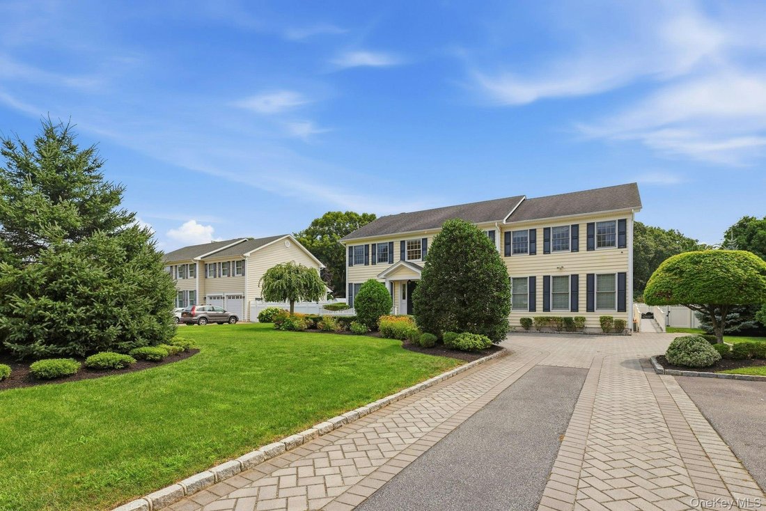 House in Coram, New York, United States 2 - 18700894
