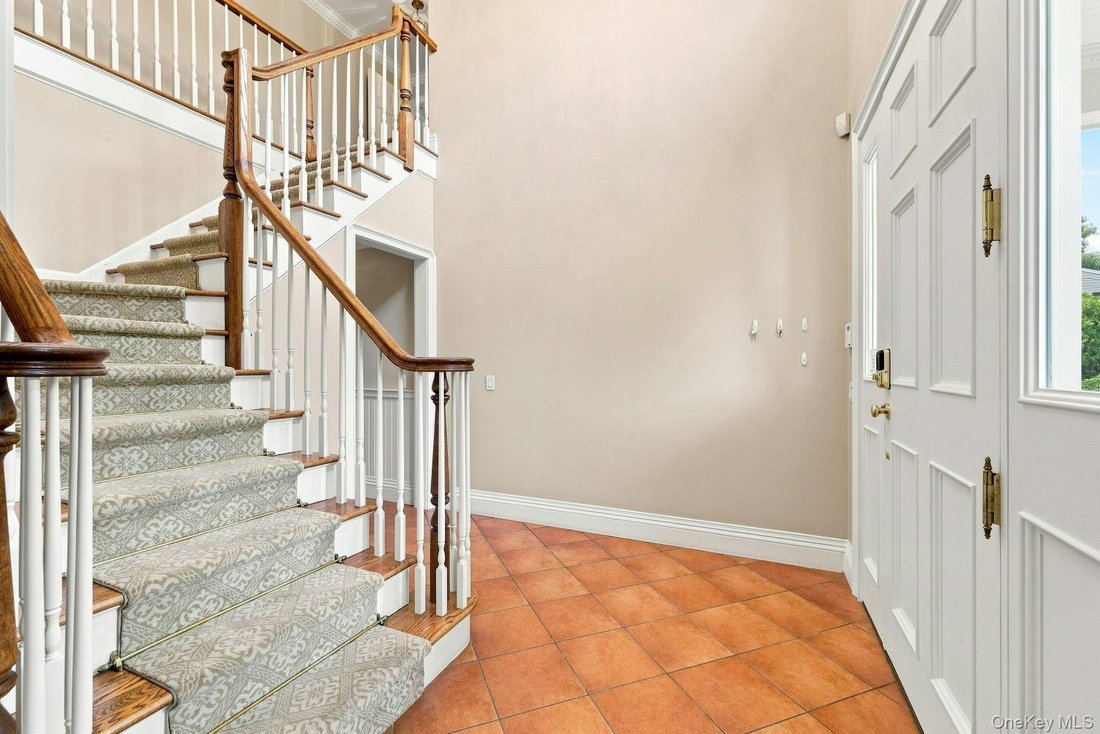 House in Coram, New York, United States 5 - 18700894