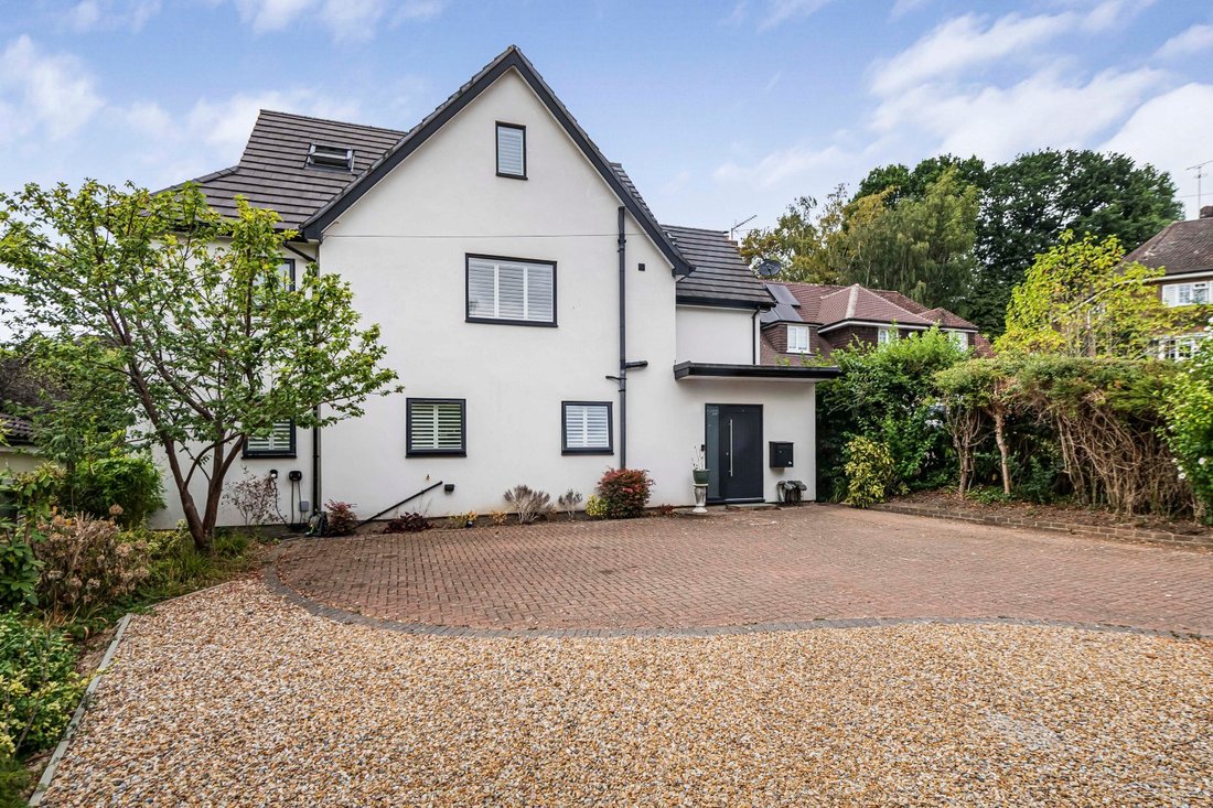 House in Haywards Heath, England 2 - 18701548