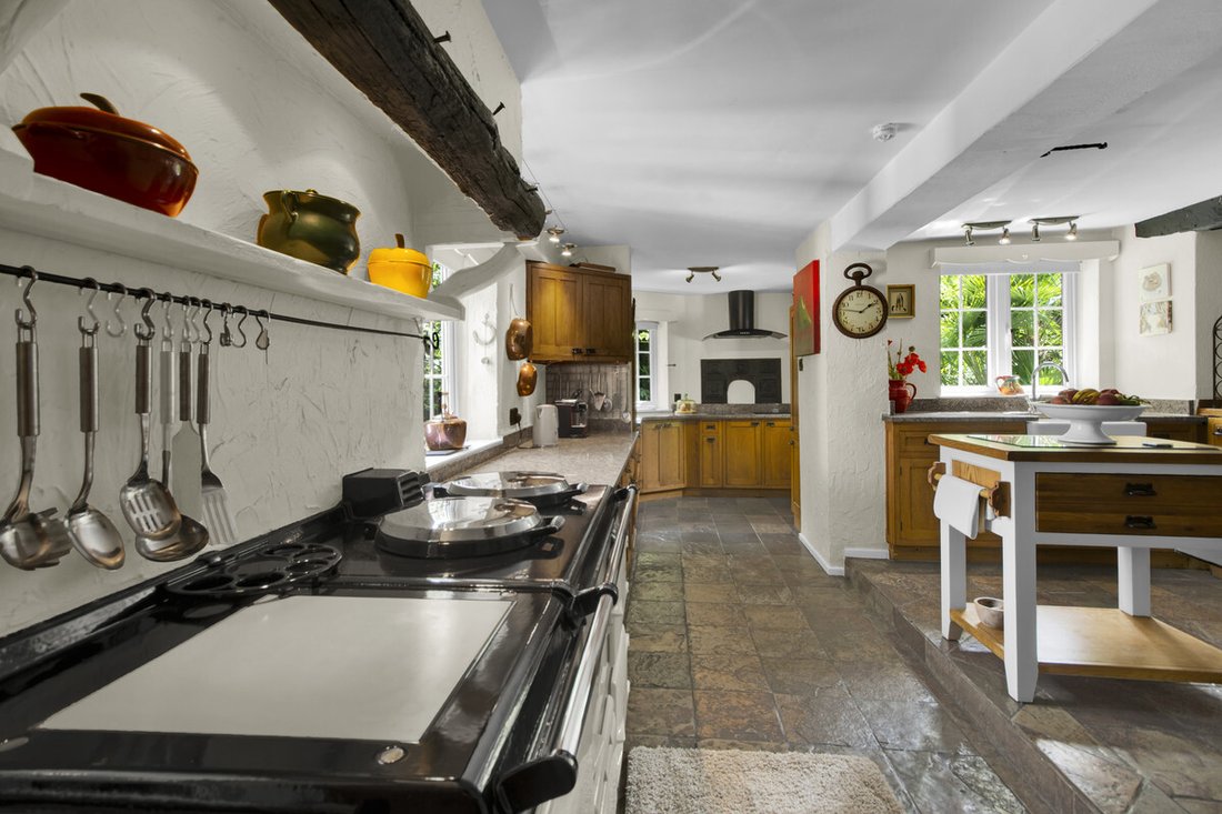 Country House in Hadley, England 5 - 18701514