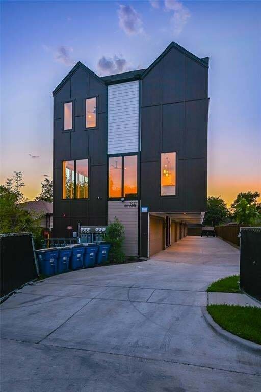 Dallas, Texas, United States 2 - 17521937