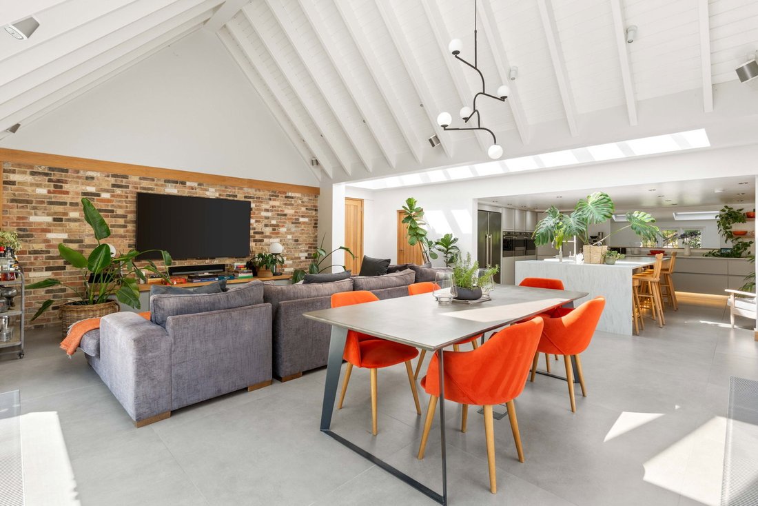 House in Hertfordshire, England 4 - 18701525