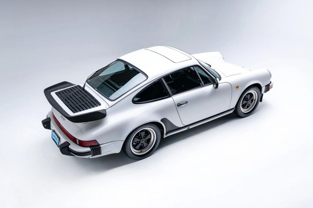 Coupe in Los Angeles, CA, United States 5 - 18702158