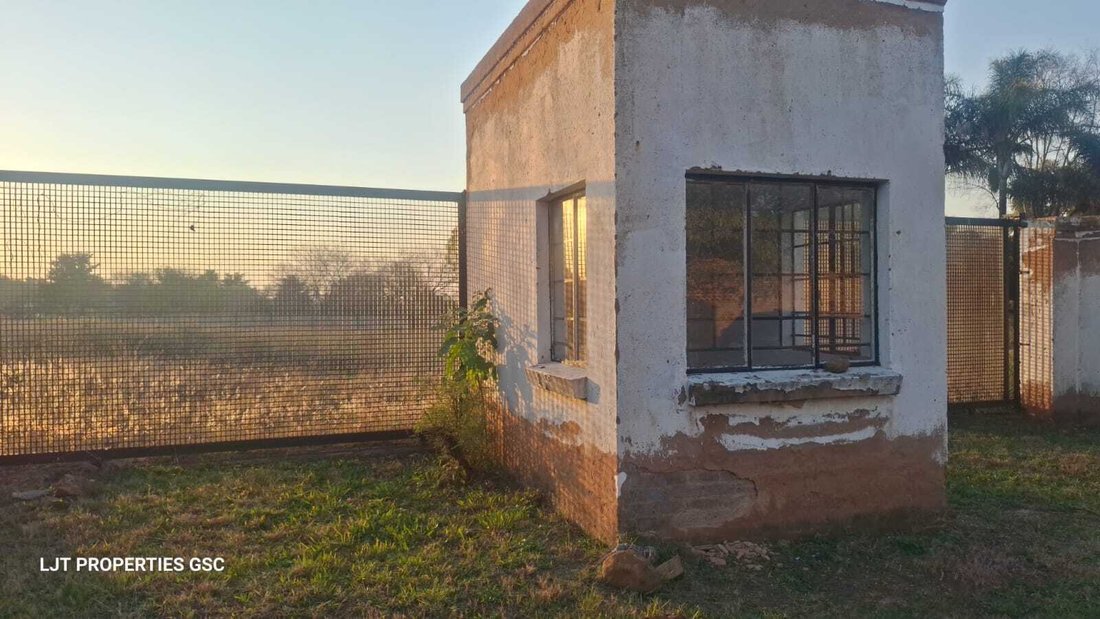 Estate in Ruimsig, Gauteng, South Africa 2 - 18702301