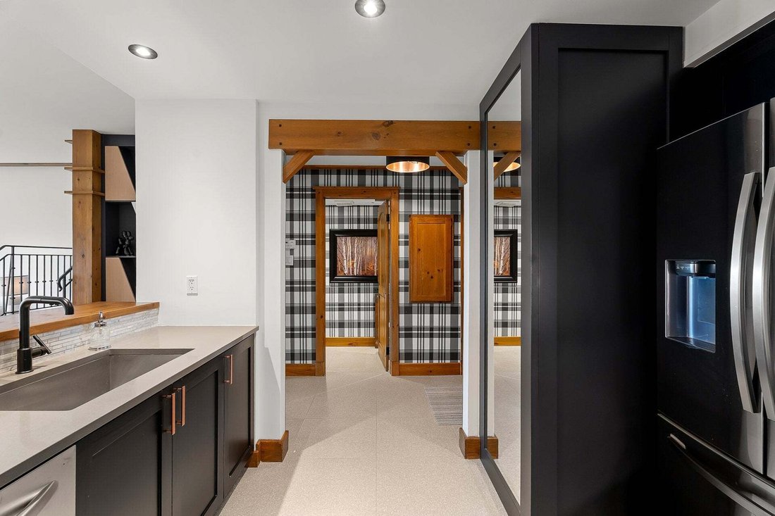 Condo in Mont-Tremblant, Quebec, Canada 3 - 18701737